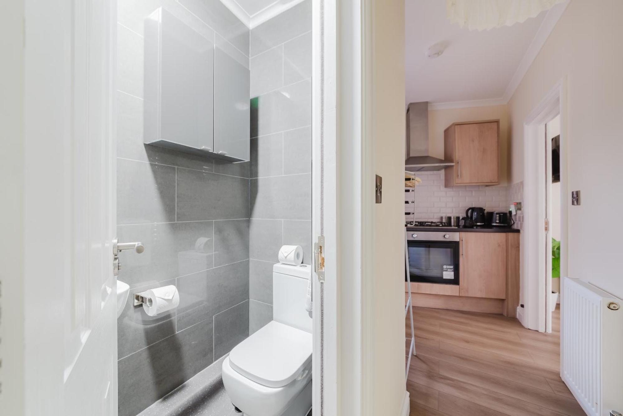 Апартаменты Modern Cosy Corner Flat 3 Bed And Loft Sleep 7 People Лондон Экстерьер фото