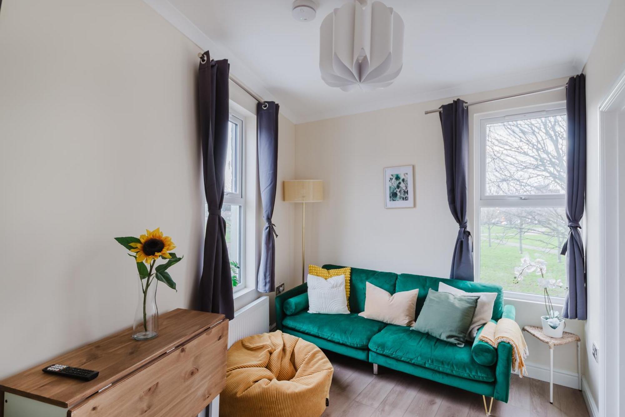 Апартаменты Modern Cosy Corner Flat 3 Bed And Loft Sleep 7 People Лондон Экстерьер фото
