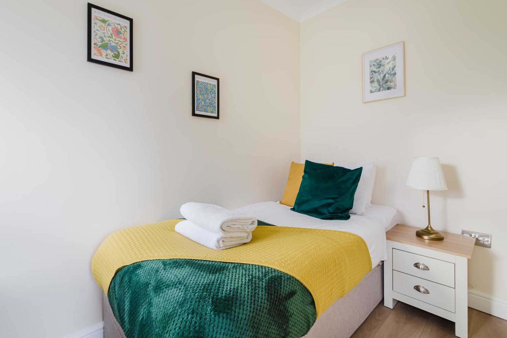 Апартаменты Modern Cosy Corner Flat 3 Bed And Loft Sleep 7 People Лондон Экстерьер фото