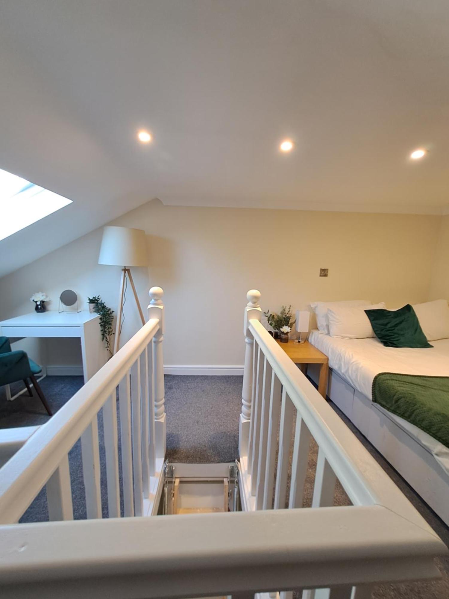 Апартаменты Modern Cosy Corner Flat 3 Bed And Loft Sleep 7 People Лондон Экстерьер фото